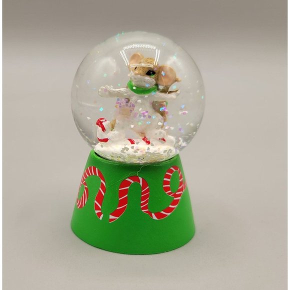 Charming Tails Snow Globe Glitter Green Figurine Snowboarding Mouse - Picture 5 of 9